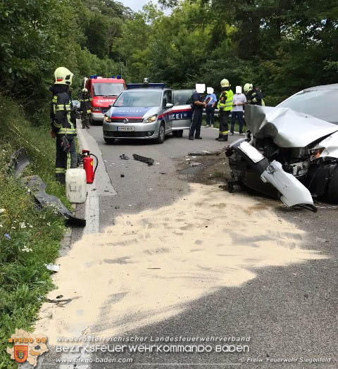 20170726 Verkehrsunfall LB210 Baden-Sattelbach  Foto:  Freiwillige Feuerwehr Siegenfeld