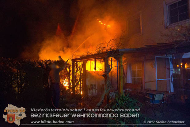 20171222 Brand in einem Reihenwohnhaus in Tribuswinkel  Foto:  Stefan Schneider BFK BADEN