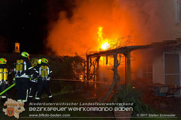 20171222 Brand in einem Reihenwohnhaus in Tribuswinkel  Foto:  Stefan Schneider BFK BADEN