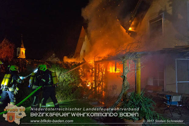 20171222 Brand in einem Reihenwohnhaus in Tribuswinkel  Foto:  Stefan Schneider BFK BADEN