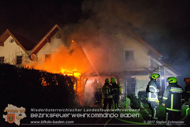 20171222 Brand in einem Reihenwohnhaus in Tribuswinkel  Foto:  Stefan Schneider BFK BADEN