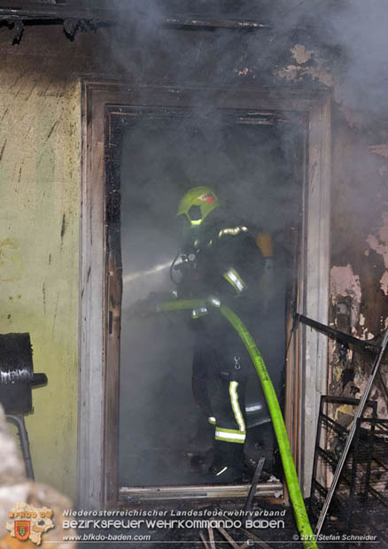 20171222 Brand in einem Reihenwohnhaus in Tribuswinkel  Foto:  Stefan Schneider BFK BADEN