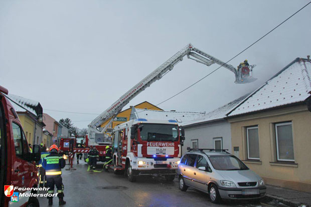 20180208 Dachstuhlbrand in Traiskirchen Ortsteil Wienersdorf  Foto:  Hans Dietl FF Mllersdorf