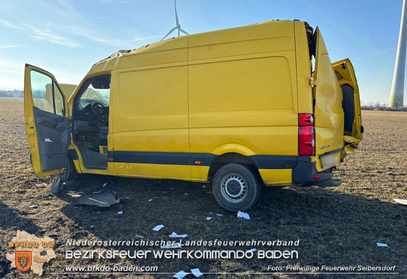20240130 Kleintransporter verunfallt bei Straengltte auf der L155  Foto: Freiwillige Feuerwehr Seibersdorf