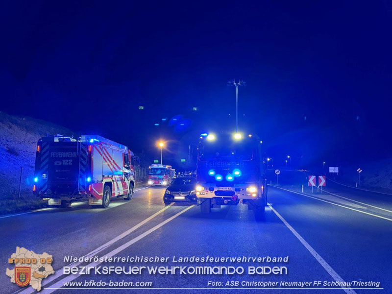 20240426 Fahrzeugberschlag auf der LB17  Foto: ASB Christopher Neumayer FF Schnnau/Triesting