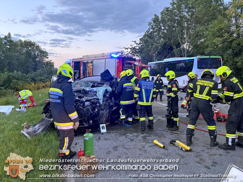 20240605_Personenrettung nach Verkehrsunfall auf der B17 in Gnselsdorf - Pkw gegen Omnibus  Foto: ASB Christopher Neumayer FF Schnau/Triesting