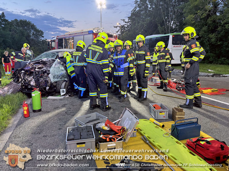 20240605_Personenrettung nach Verkehrsunfall auf der B17 in Gnselsdorf - Pkw gegen Omnibus  Foto: ASB Christopher Neumayer FF Schnau/Triesting