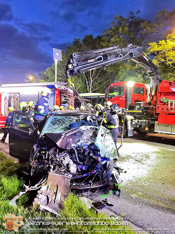 20240605_Personenrettung nach Verkehrsunfall auf der B17 in Gnselsdorf - Pkw gegen Omnibus  Foto: ASB Christopher Neumayer FF Schnau/Triesting