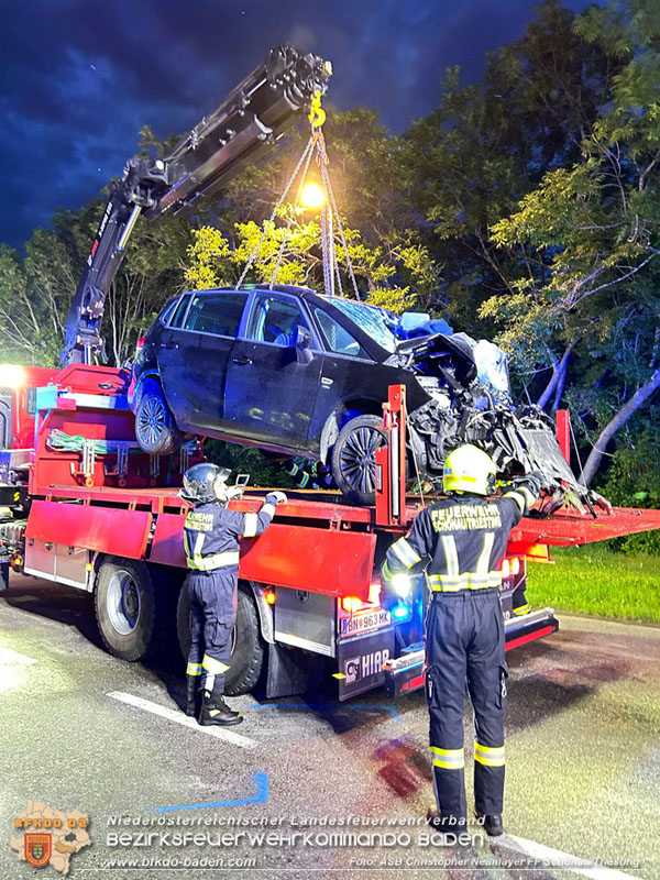 20240605_Personenrettung nach Verkehrsunfall auf der B17 in Gnselsdorf - Pkw gegen Omnibus  Foto: ASB Christopher Neumayer FF Schnau/Triesting