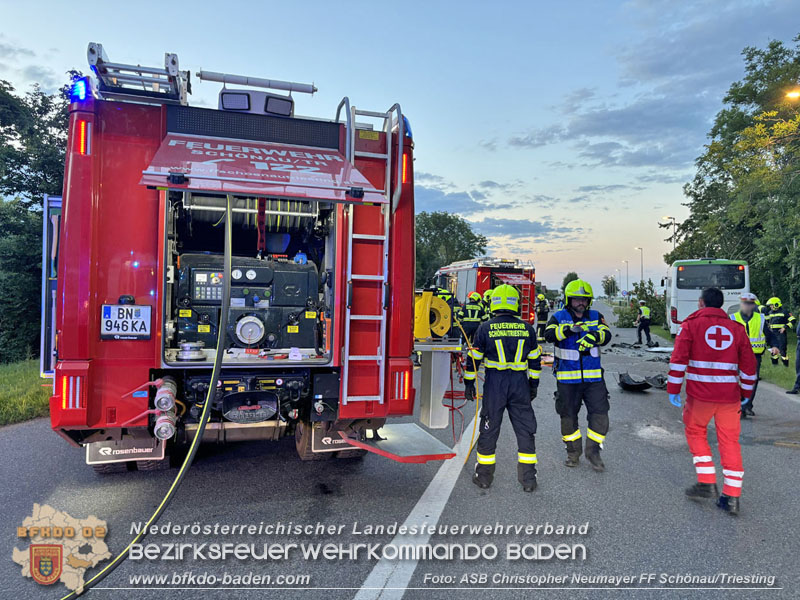 20240605_Personenrettung nach Verkehrsunfall auf der B17 in Gnselsdorf - Pkw gegen Omnibus  Foto: ASB Christopher Neumayer FF Schnau/Triesting