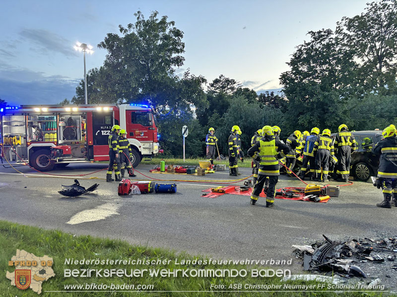 20240605_Personenrettung nach Verkehrsunfall auf der B17 in Gnselsdorf - Pkw gegen Omnibus  Foto: ASB Christopher Neumayer FF Schnau/Triesting