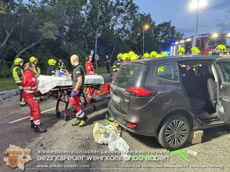 20240605_Personenrettung nach Verkehrsunfall auf der B17 in Gnselsdorf - Pkw gegen Omnibus  Foto: ASB Christopher Neumayer FF Schnau/Triesting