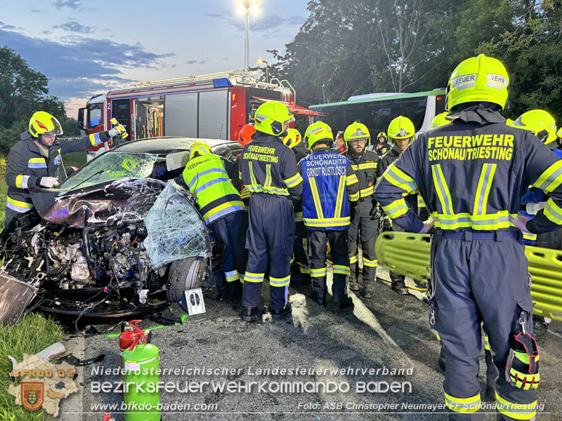 20240605_Personenrettung nach Verkehrsunfall auf der B17 in Gnselsdorf - Pkw gegen Omnibus  Foto: ASB Christopher Neumayer FF Schnau/Triesting