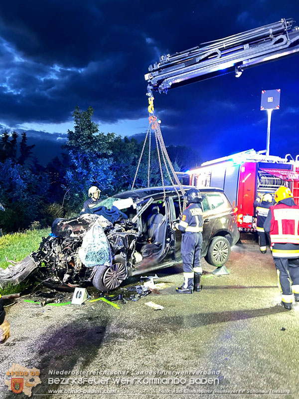 20240605_Personenrettung nach Verkehrsunfall auf der B17 in Gnselsdorf - Pkw gegen Omnibus  Foto: ASB Christopher Neumayer FF Schnau/Triesting