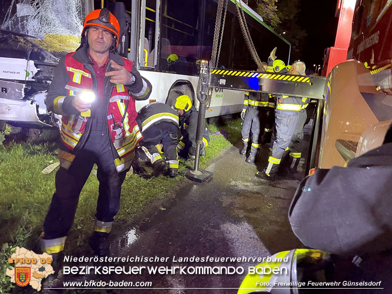 20240605_Personenrettung nach Verkehrsunfall auf der B17 in Gnselsdorf - Pkw gegen Omnibus  Foto: Freiwillige Feuerwehr Gnselsdorf