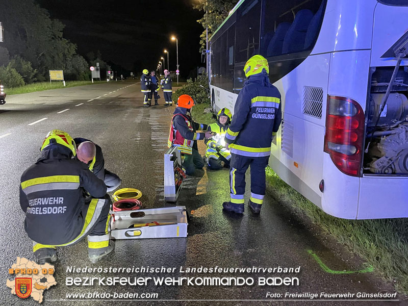 20240605_Personenrettung nach Verkehrsunfall auf der B17 in Gnselsdorf - Pkw gegen Omnibus  Foto: Freiwillige Feuerwehr Gnselsdorf