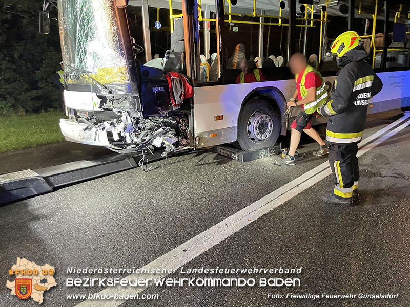 20240605_Personenrettung nach Verkehrsunfall auf der B17 in Gnselsdorf - Pkw gegen Omnibus  Foto: Freiwillige Feuerwehr Gnselsdorf