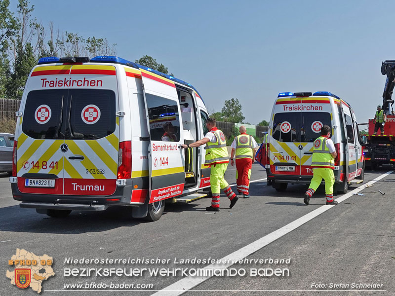 20240709_Alarmierte Menschenrettung nach Verkehrsunfall auf der A2 bei Traiskirchen Foto: Stefan Schneider BFKDO BADEN