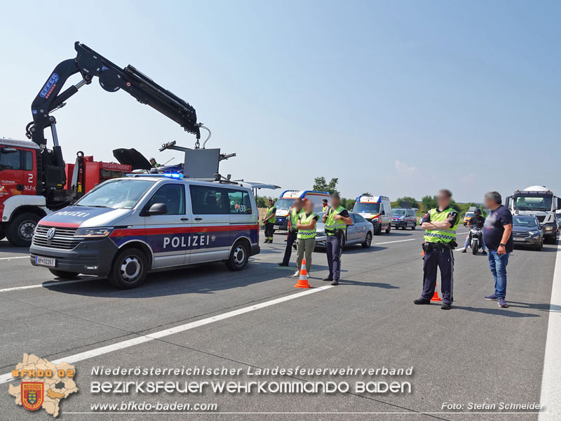 20240709_Alarmierte Menschenrettung nach Verkehrsunfall auf der A2 bei Traiskirchen Foto: Stefan Schneider BFKDO BADEN