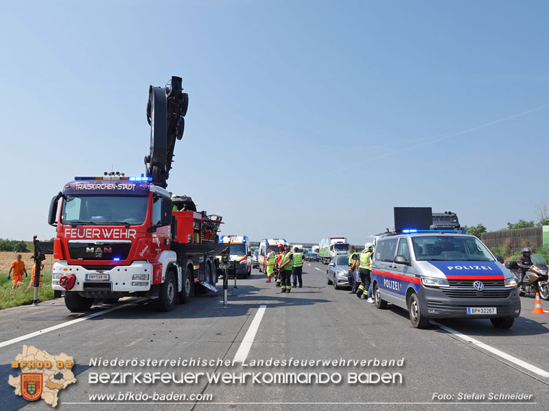 20240709_Alarmierte Menschenrettung nach Verkehrsunfall auf der A2 bei Traiskirchen Foto: Stefan Schneider BFKDO BADEN