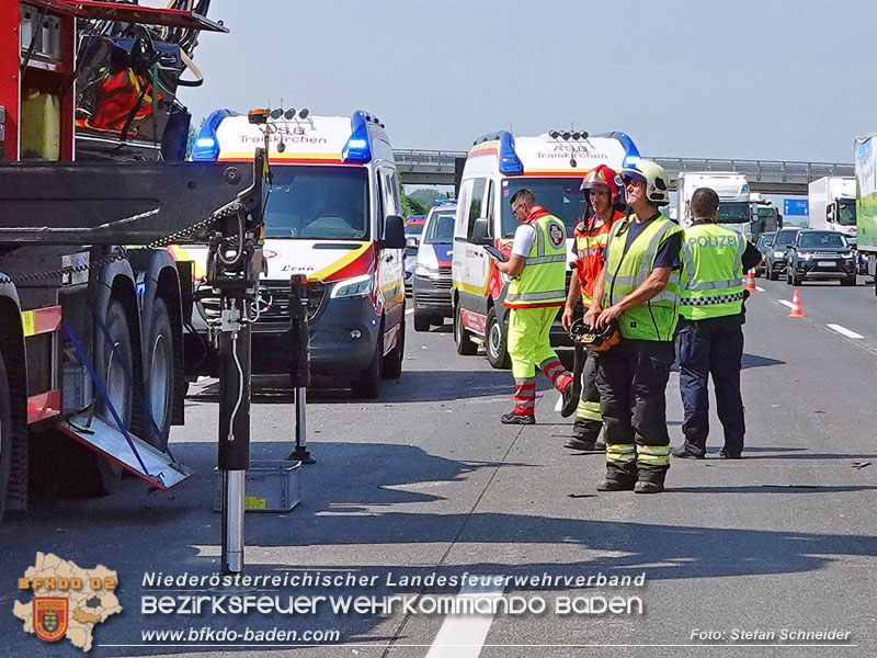 20240709_Alarmierte Menschenrettung nach Verkehrsunfall auf der A2 bei Traiskirchen Foto: Stefan Schneider BFKDO BADEN