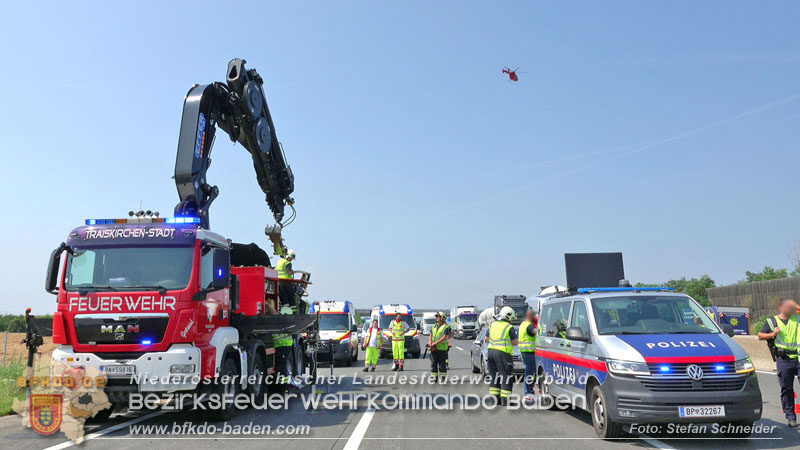 20240709_Alarmierte Menschenrettung nach Verkehrsunfall auf der A2 bei Traiskirchen Foto: Stefan Schneider BFKDO BADEN