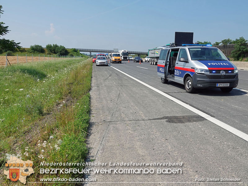 20240709_Alarmierte Menschenrettung nach Verkehrsunfall auf der A2 bei Traiskirchen Foto: Stefan Schneider BFKDO BADEN