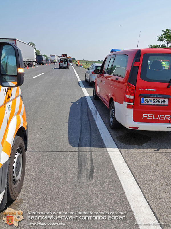 20240709_Alarmierte Menschenrettung nach Verkehrsunfall auf der A2 bei Traiskirchen Foto: Stefan Schneider BFKDO BADEN