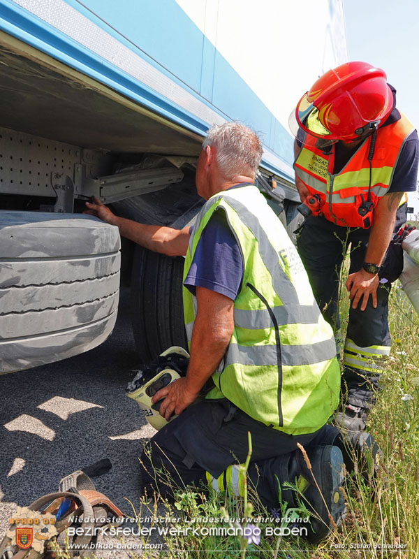 20240709_Alarmierte Menschenrettung nach Verkehrsunfall auf der A2 bei Traiskirchen Foto: Stefan Schneider BFKDO BADEN