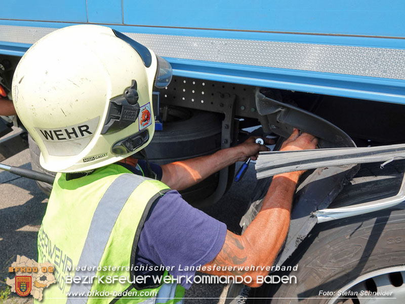 20240709_Alarmierte Menschenrettung nach Verkehrsunfall auf der A2 bei Traiskirchen Foto: Stefan Schneider BFKDO BADEN