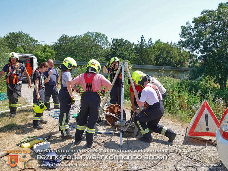 20240710_Aufwendige Menschenrettung aus Kanalsystem in Oberwaltersdorf  Foto: Stefan Schneider BFKDO BADEN