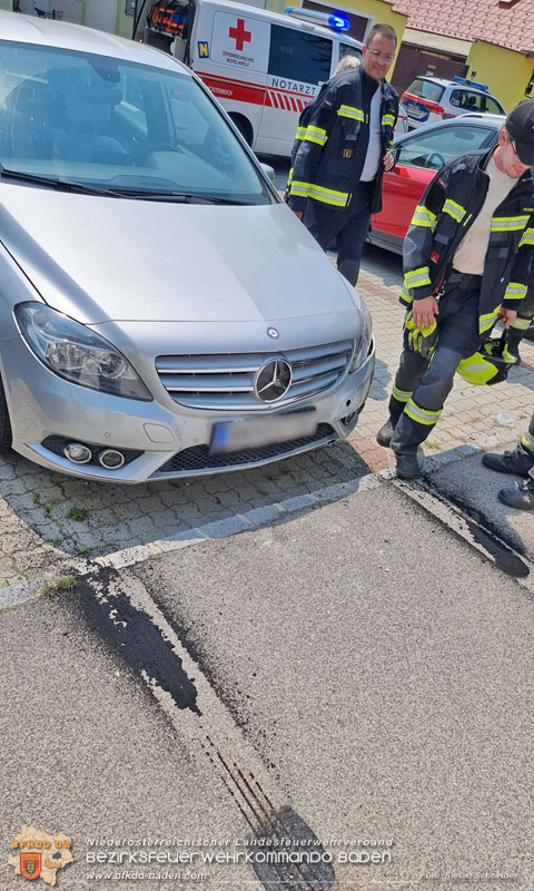 20240711_Verkehrsunfall in Tribuswinkel aufgrund eines medizinischen Notfalls   Foto: Stefan Schneider BFKDO BADEN