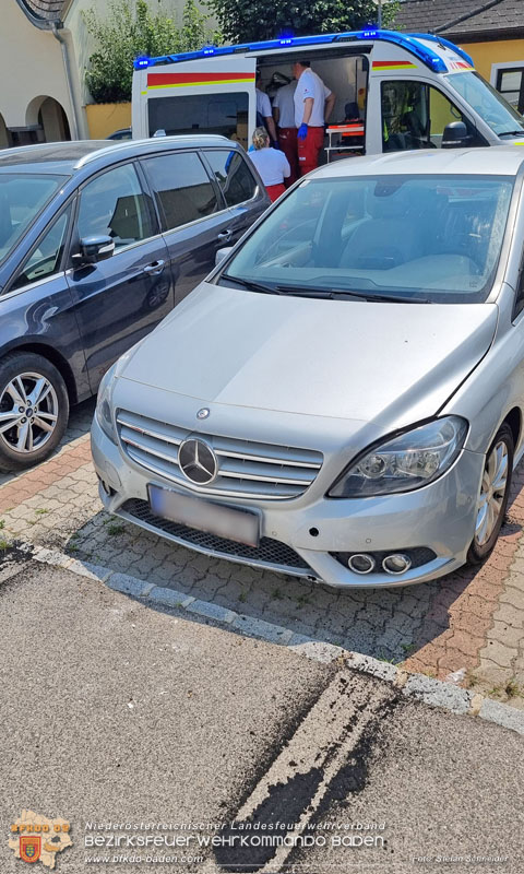 20240711_Verkehrsunfall in Tribuswinkel aufgrund eines medizinischen Notfalls   Foto: Stefan Schneider BFKDO BADEN