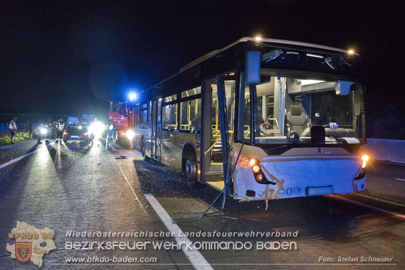 20240715_Verkehrsunfall auf der A2 - Bus gegen PKW  Foto: Stefan Schneider BFKDO BADEN