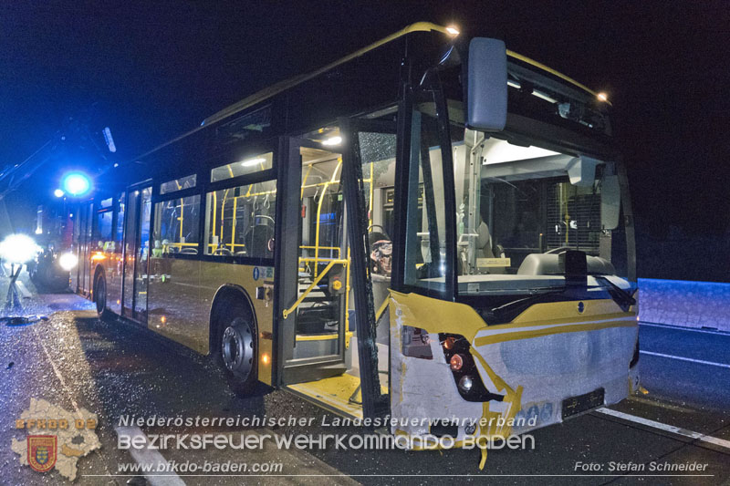 20240715_Verkehrsunfall auf der A2 - Bus gegen PKW  Foto: Stefan Schneider BFKDO BADEN