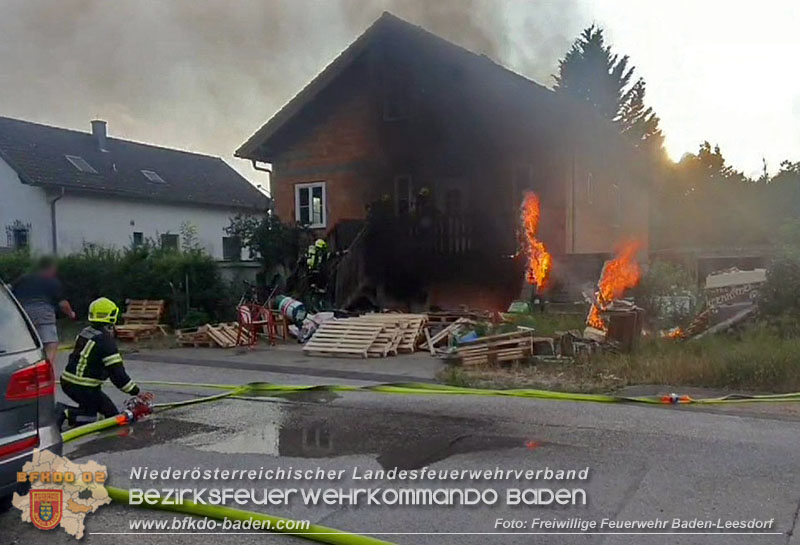 20240719_Brand bei einem Einfamilienhaus in der Badener Haidhofsiedlung   Foto: Stefan Wagner FF Baden-Leesdorf