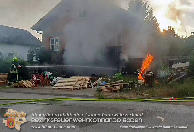 20240719_Brand bei einem Einfamilienhaus in der Badener Haidhofsiedlung   Foto: Stefan Wagner FF Baden-Leesdorf