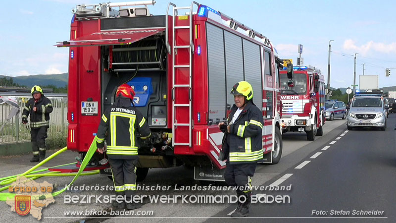 20240722_Abschleppfahrzeug geriet in Brand auf der LB210 Tribuswinkel-Oeynhausen  Foto: Stefan Schneider BFKDO BADEN