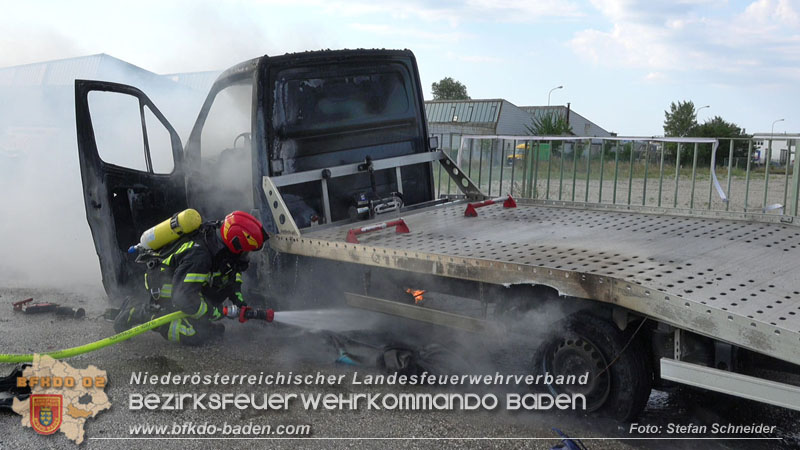 20240722_Abschleppfahrzeug geriet in Brand auf der LB210 Tribuswinkel-Oeynhausen  Foto: Stefan Schneider BFKDO BADEN