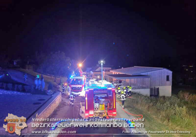 20240821_Verkehrsunfall Fahrzeugberschlag im Ortsgebiet St.Veit a.d.Triesting   Foto: Presseteam FF St.Veit/Triesting