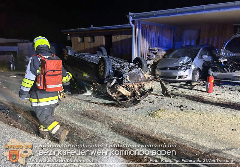 20240821_Verkehrsunfall Fahrzeugberschlag im Ortsgebiet St.Veit a.d.Triesting   Foto: Presseteam FF St.Veit/Triesting