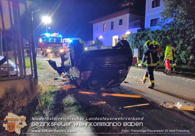 20240821_Verkehrsunfall Fahrzeugberschlag im Ortsgebiet St.Veit a.d.Triesting   Foto: Presseteam FF St.Veit/Triesting