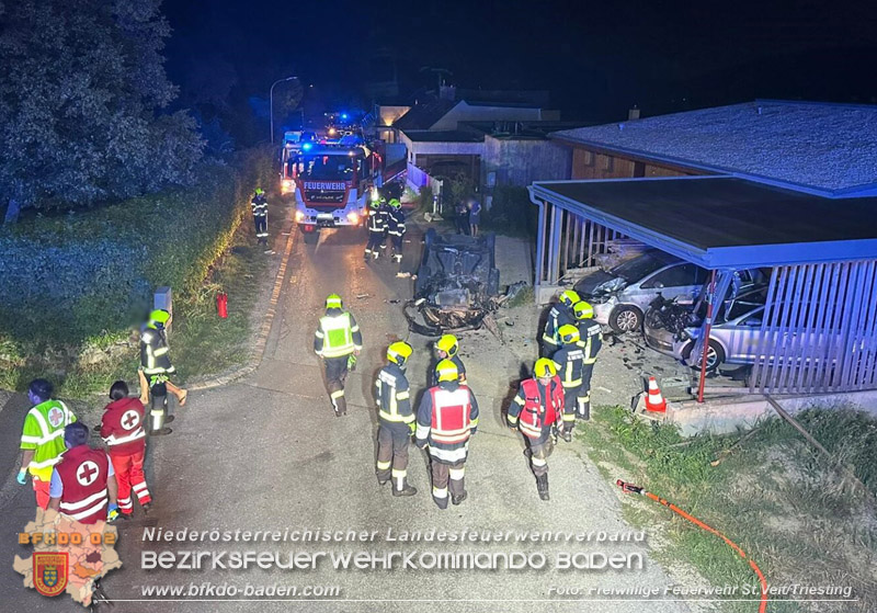 20240821_Verkehrsunfall Fahrzeugberschlag im Ortsgebiet St.Veit a.d.Triesting   Foto: Presseteam FF St.Veit/Triesting