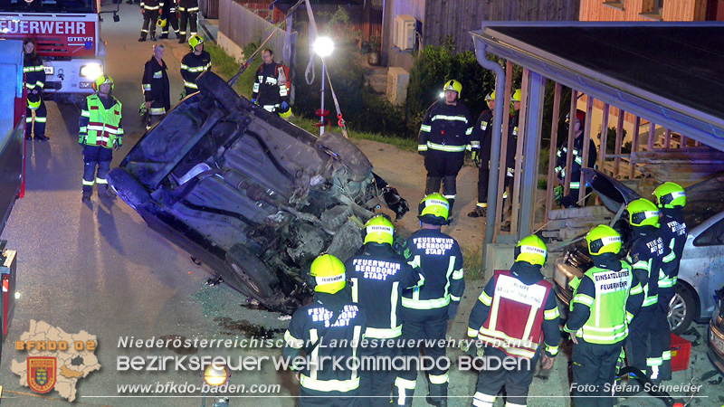 20240821_Verkehrsunfall Fahrzeugberschlag im Ortsgebiet St.Veit a.d.Triesting   Foto: Stefan Schneider BFKDO BADEN