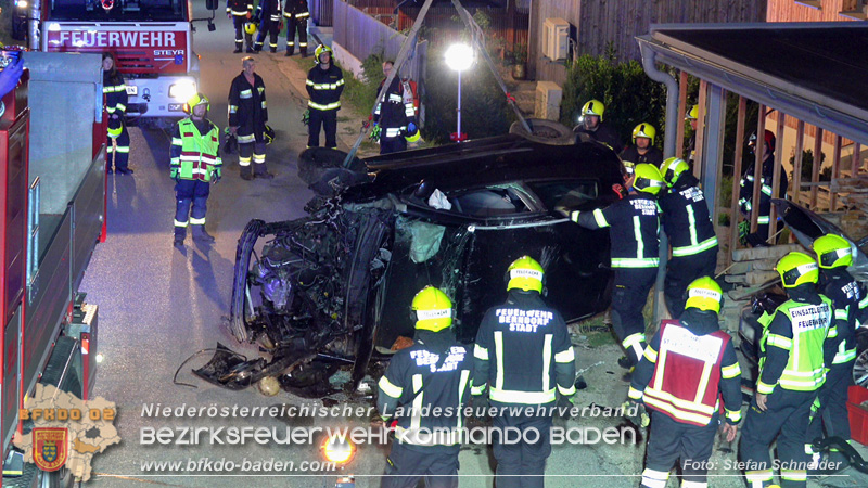 20240821_Verkehrsunfall Fahrzeugberschlag im Ortsgebiet St.Veit a.d.Triesting   Foto: Stefan Schneider BFKDO BADEN