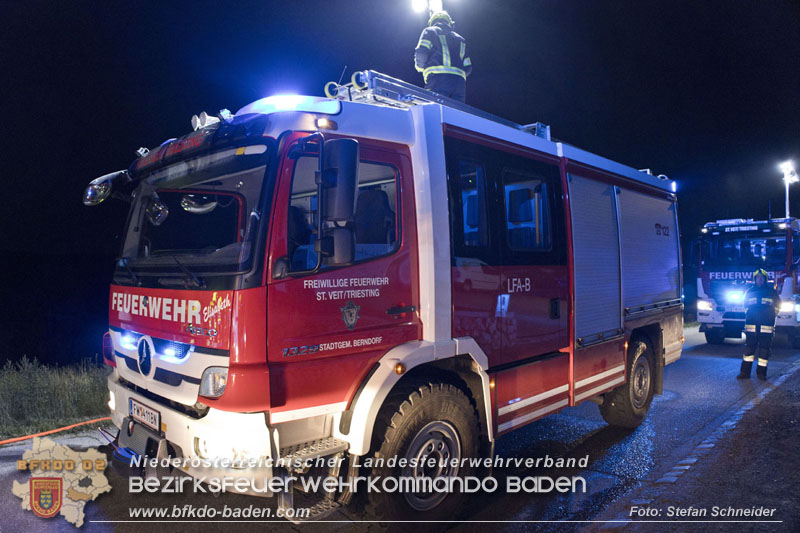 20240821_Verkehrsunfall Fahrzeugberschlag im Ortsgebiet St.Veit a.d.Triesting   Foto: Stefan Schneider BFKDO BADEN