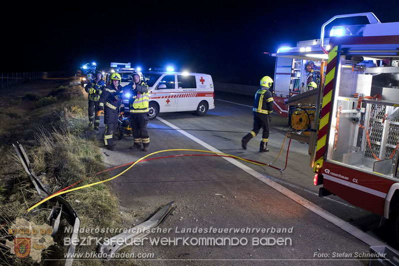 20240908_Kleinbus verunfallt auf der A2 bei Traiskirchen - acht Verletzte und ein Todesopfer   Foto: Stefan Schneider BFKDO BADEN