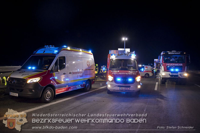 20240908_Kleinbus verunfallt auf der A2 bei Traiskirchen - acht Verletzte und ein Todesopfer   Foto: Stefan Schneider BFKDO BADEN