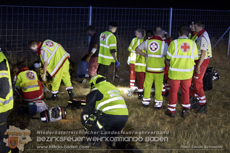 20240908_Kleinbus verunfallt auf der A2 bei Traiskirchen - acht Verletzte und ein Todesopfer   Foto: Stefan Schneider BFKDO BADEN