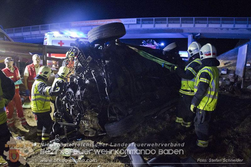 20240908_Kleinbus verunfallt auf der A2 bei Traiskirchen - acht Verletzte und ein Todesopfer Foto: Stefan Schneider BFKDO BADEN